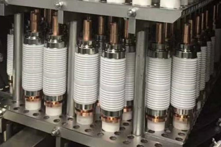 真空開關(guān)管產(chǎn)生操作過電壓的原因是什么？