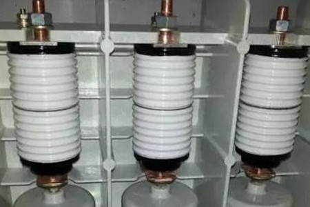 真空開關(guān)管產(chǎn)生操作過電壓的原因是什么？