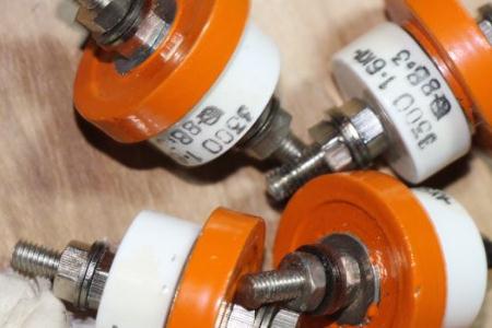 真空開關(guān)管的氣密絕緣系統(tǒng)、屏蔽系統(tǒng)以及導(dǎo)電系統(tǒng)